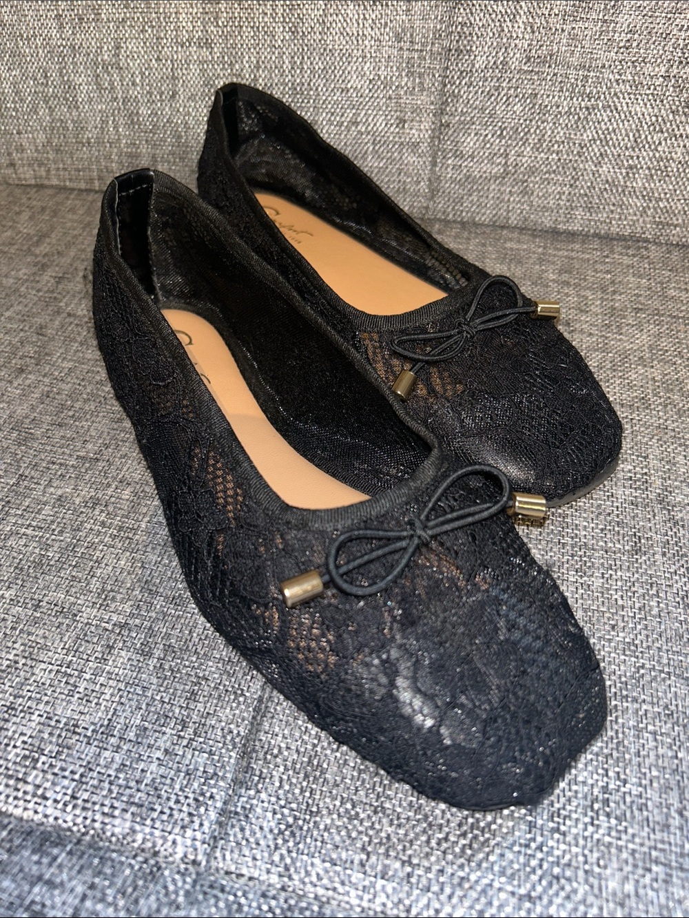 NEW - C est 1946 -Women's Black Lace Ballet Flats with Bow and Metallic Tips